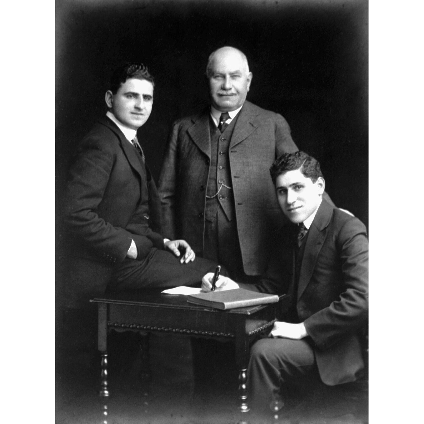 Kadoorie Family: A Short History  嘉道理家族簡史